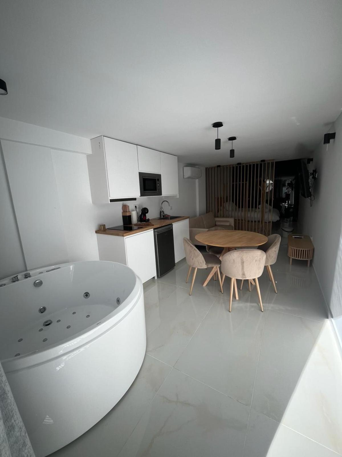 Suite Playamar Con Jacuzzi トレモリノス エクステリア 写真
